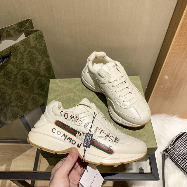 出厂： Gucci 老爹鞋顶级版本不一样的价格、不一样的质量全用电脑车制作、 情侣款 四季百搭 时尚 个性 与众不同 全系列40多个版面，欢迎来图咨询 只展现个